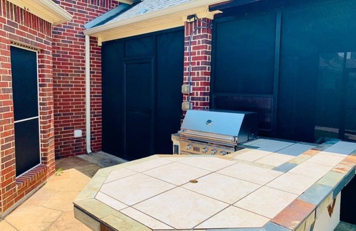 South Arlington House | Spacious 6-bedroom house with pool and hot tub and theater room next to stadium!