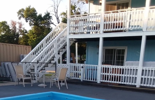 Indian Point Resort | SPACIOUS 6 BEDROOM / 4 BATH / 2 KITCHEN NEAR SILVER DOLLAR CITY!