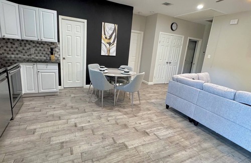 OST - South Union House | Spacious 6-bedroom 6-Bathroom Near Med Center Houston. Sleeps 12