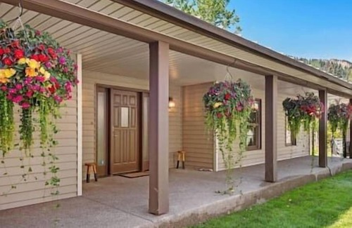 Aspen House | Spacious 6 Bedroom Aspen Core Home, Hot Tub, Gym!