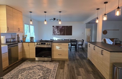 Livingston House | Spacious 6-bedroom house with AC, WiFi on a real working cattle ranch