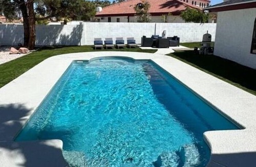 Paradise House | Spacious 6-bedroom house in enchanting Las Vegas with huge pool CLOSE TO AIRPORT