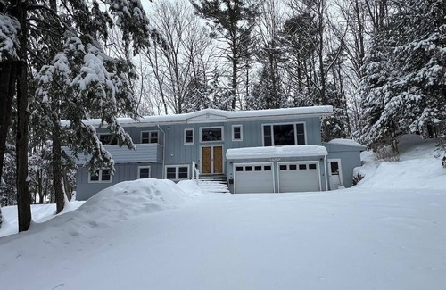 Littleton House | Spacious 6-bedroom house with AC, WiFi in enjoyable Littleton