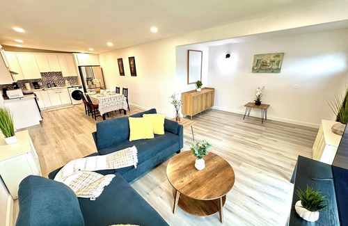 Sunnyvale House | Spacious 6-bedroom house in Sunnyvale with WiFi access