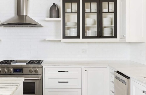 Wainscott House | Spacious 6-bedroom house in charming Wainscott walking distance to beach