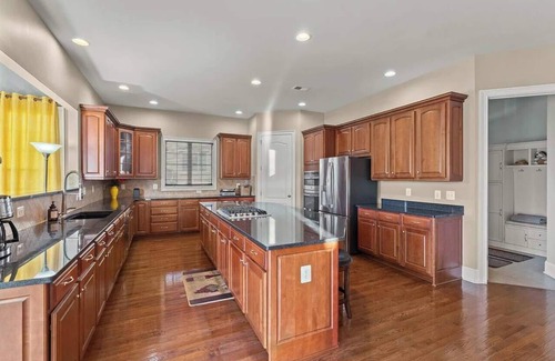 Aldie House | Spacious 6-bedroom house in charming Ashburn with fitness room, AC