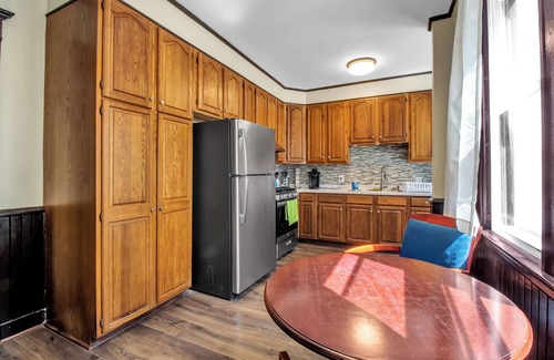 North Buffalo House | Spacious 6-bedroom house in Buffalo with Parking