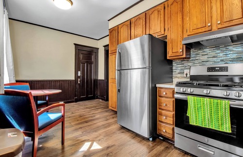 North Buffalo House | Spacious 6-bedroom house in Buffalo with Parking