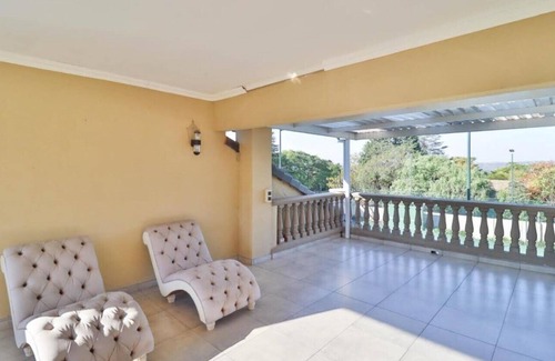 Greater Johannesburg Metropolitan Area House | Spacious 6-bedroom house in charming Sandton with fitness room, WiFi