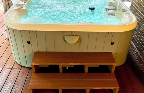 Dam East - West House | Spacious 6-bedroom house with HOT TUB -ideal for large family gatherings