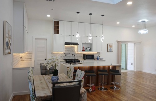 West Dallas House | Spacious 6-bedroom house in welcoming near Downtown Dallas with AC