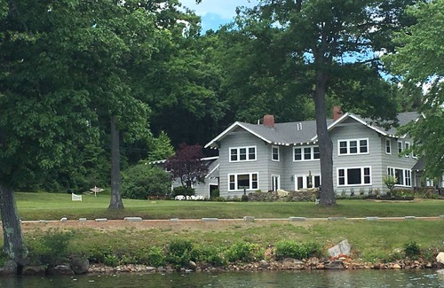 Laconia House | Spacious 6 Bedroom on Lake Winnisquam.