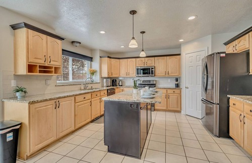 Clearfield House | Spacious 6-Bedroom Retreat Park Access Game Room Near Hill AFB & Davis Conference Center!