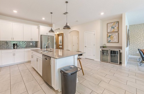 Kissimmee House | Spacious 6-Bedroom Retreat - Games Room, Private Pool, Spa & Full Resort Access – Close to Disney!