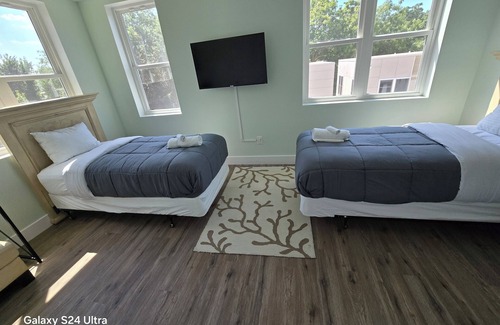 Southwest House | Spacious 6-bedroom townhome with parking in DC
