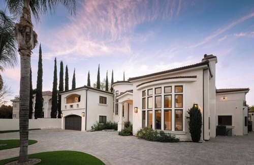 Tarzana House | Spacious 6-bedroom house with WiFi, AC in amazing Los Angeles