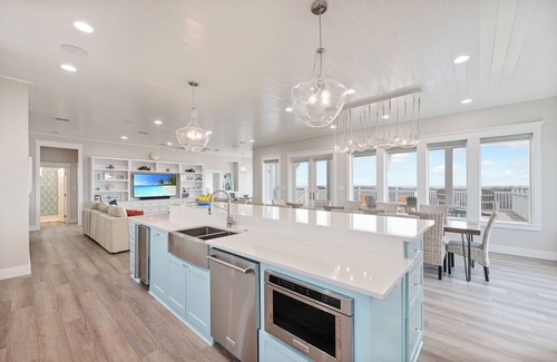 Port Aransas House | Spacious 6-bedroom house in charming Port Aransas, with ocean views and a pool