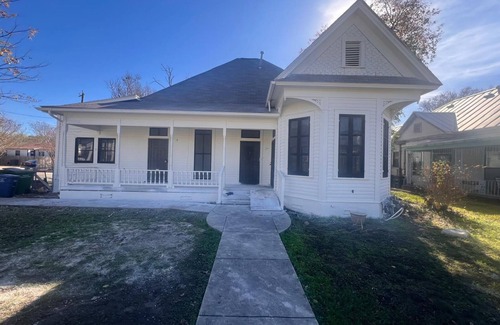 Government Hill House | Spacious 6-bedroom house with WiFi and AC in welcoming San Antonio