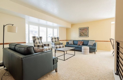 Snowbird Apartment | Spacious 6 BR Extended Stay