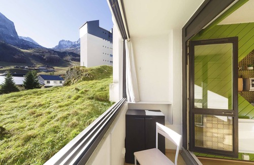 Eaux-Bonnes Apartment | Spacious 6-person apartment with loggia in Gourette