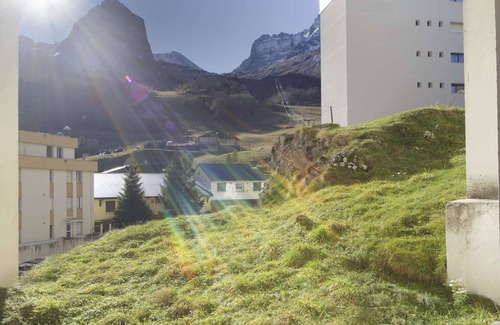 Eaux-Bonnes Apartment | Spacious 6-person apartment with loggia in Gourette