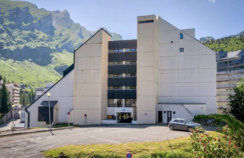 Eaux-Bonnes Apartment | Spacious 6-person apartment with loggia in Gourette