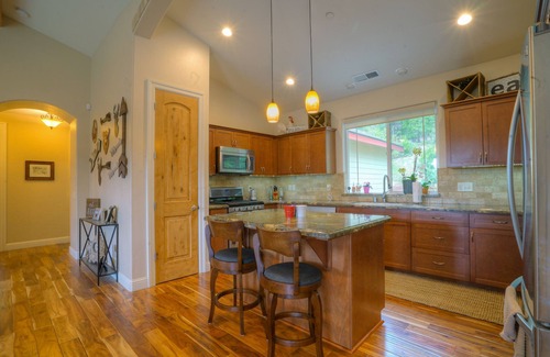 Shaver Lake House | Spacious 6BDR cabin with game room, amazing views , A/C. Near Town/Lake/Slopes