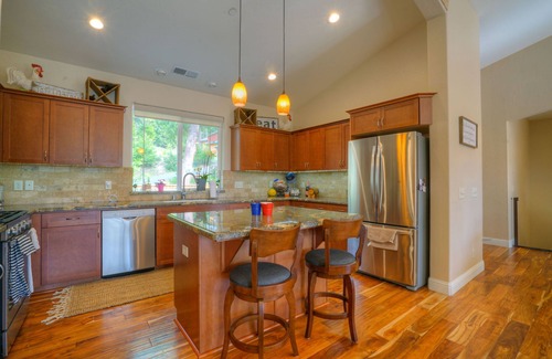Shaver Lake House | Spacious 6BDR cabin with game room, amazing views , A/C. Near Town/Lake/Slopes