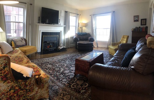 Wilder Park House | Spacious 6BR, 10 bed Derby House. Walk to the track.