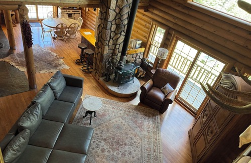 Tererro Cabin | Spacious 6BR, 3 story, Mountain Lodge, Sleeps 14, Forest Views, Pecos River