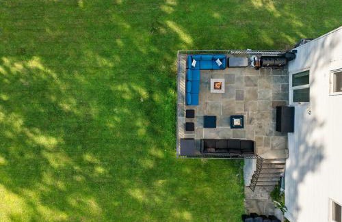 White Plains House | Spacious 6BR Getaway Game Room Firepit NYC