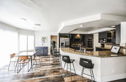 Green Valley House | Spacious 6BR Home w/Pool, BBQ & Pool Table