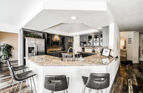 Green Valley House | Spacious 6BR Home w/Pool, BBQ & Pool Table