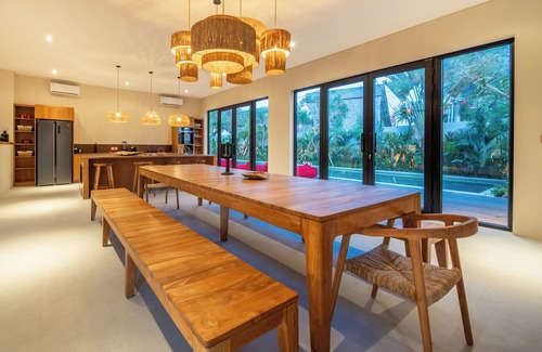 Berawa Villa | Spacious 6BR villa with 17m pool in Berawa Canggu