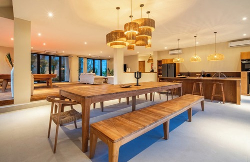 Berawa Villa | Spacious 6BR villa with 17m pool in Berawa Canggu