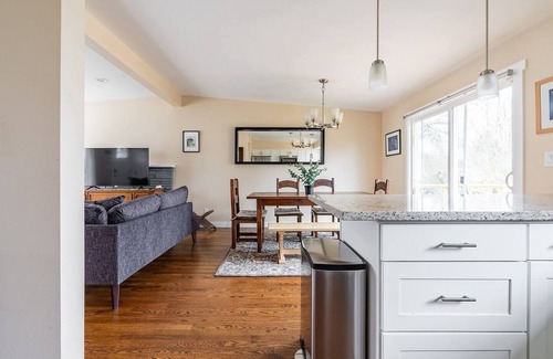 Brighton House | Spacious 6BR w/Game Room – Ideal for Groups
