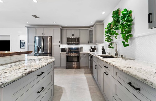Davie House | Spacious 6BR w/POOL & Tons of Games