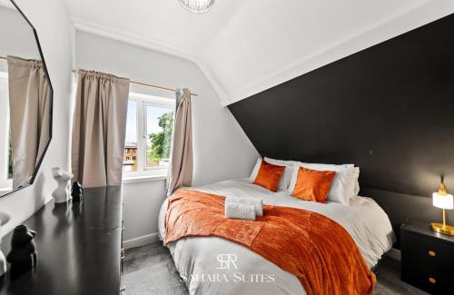 Reading Apartment | Spacious 6BR - Woodley Stay - Sleeps 13 - Near City Hub - Parking