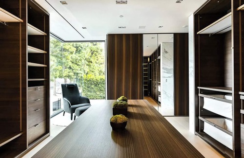 Beverly Hills House | Spacious 7-bedroom house with AC, WiFi in delightful Beverly Hills