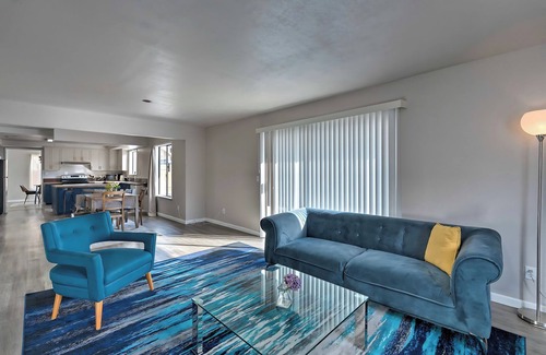 Sacramento House | Spacious 7-bedroom house in cool Sacramento with AC