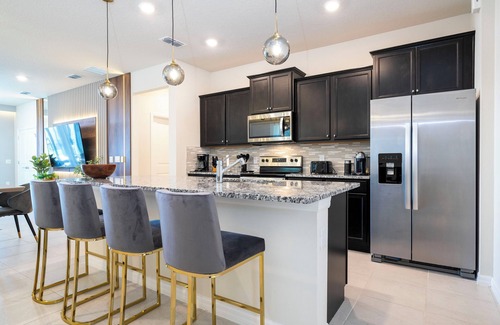 Davenport House | Spacious 7-bedroom house with Private Pool and Fireworks View