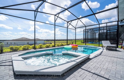 Davenport House | Spacious 7-bedroom house with Private Pool and Fireworks View