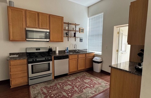 Near West Side House | Spacious 7-bedroom house in marvelous Chicago with AC, WiFi