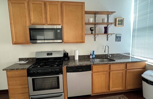 Near West Side House | Spacious 7-bedroom house in marvelous Chicago with AC, WiFi