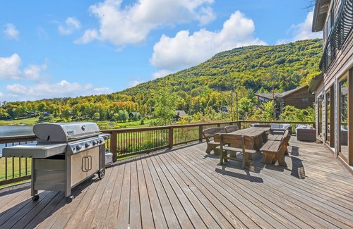 Hunter House | Spacious 7-bedroom house in lovely Hunter with game room, sauna, swimming spa