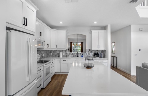 Sunset Lakes House | Spacious 7-Bedroom Pool Home with Game Room-8510PHD