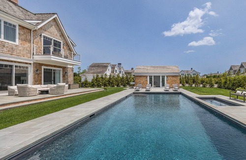 Southampton House | Spacious 7-bedroom house with fitness room, WiFi in delightful Southampton