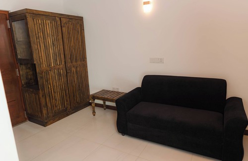 Hikkaduwa Hotel | Spacious 7-bedroom villa in serene Hikkaduwa with AC