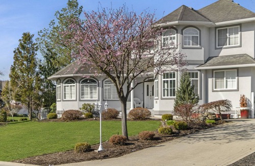 Popkum House | Spacious 7 BR House With Pool & Hot Tub Near Harrison Hot Springs