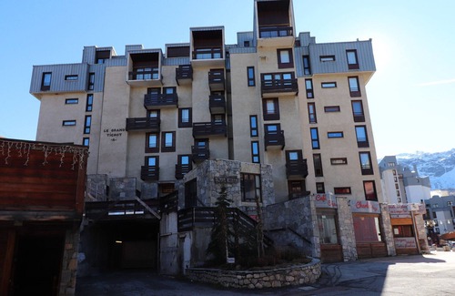 Val Claret Apartment | Spacious 7-Room Apartment · Near Ski Slopes · Sauna · WIFI